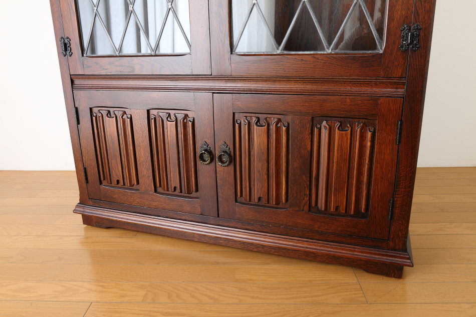 Oak leaded door bookcaseの画像