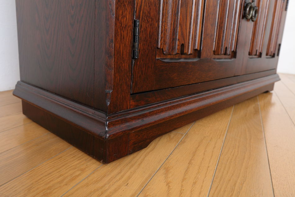 Oak leaded door bookcaseの画像