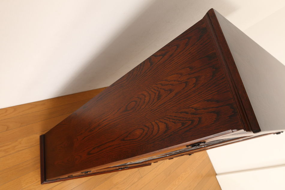 Oak leaded door bookcaseの画像