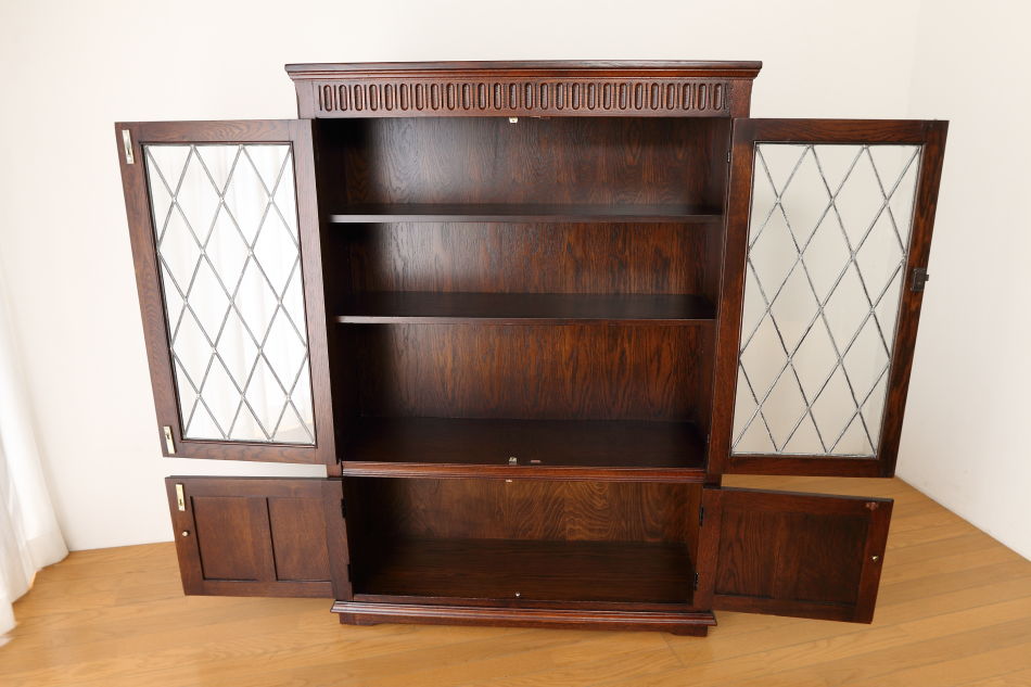 Oak leaded door bookcaseの画像