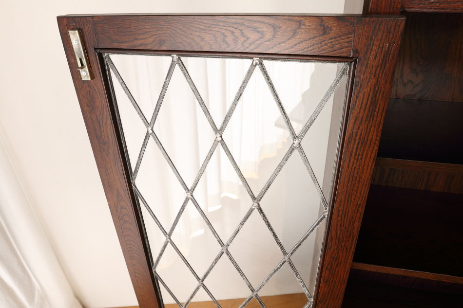 Oak leaded door bookcaseの画像