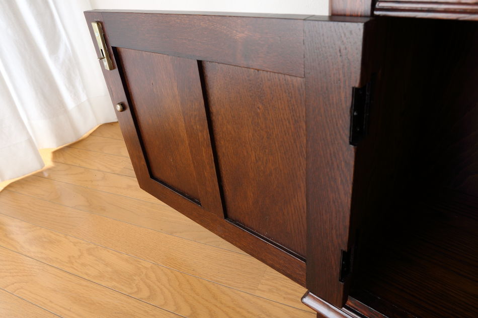 Oak leaded door bookcaseの画像