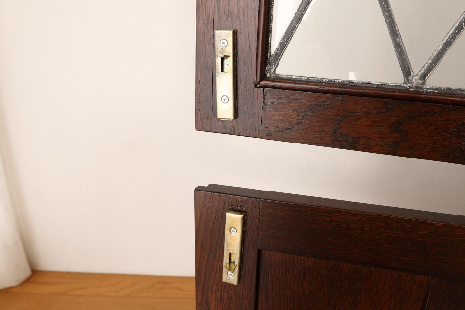 Oak leaded door bookcaseの画像