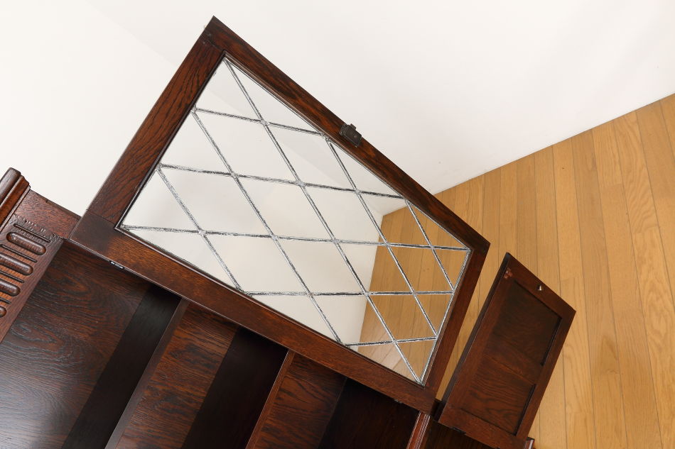 Oak leaded door bookcaseの画像