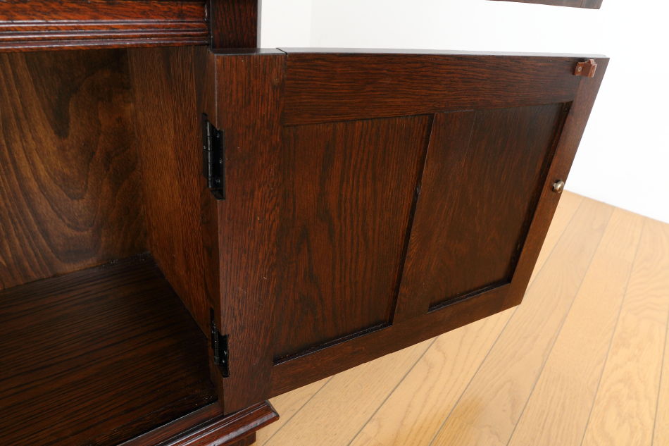 Oak leaded door bookcaseの画像