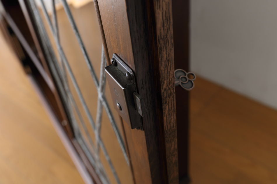 Oak leaded door bookcaseの画像