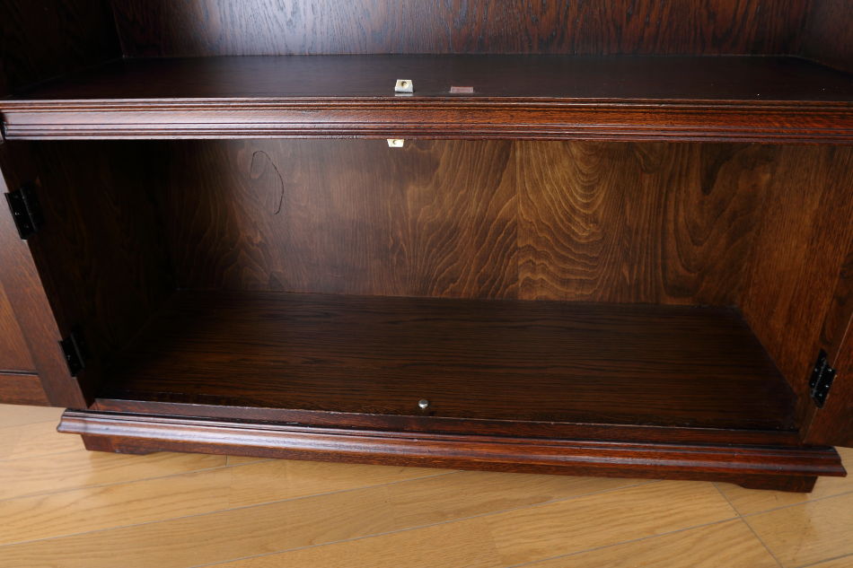Oak leaded door bookcaseの画像