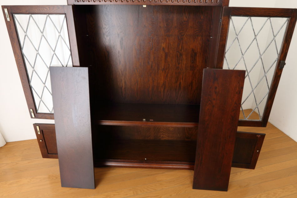 Oak leaded door bookcaseの画像