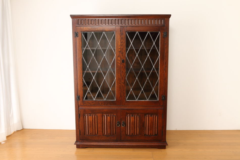 Oak leaded door bookcaseの画像