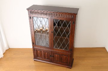 Oak leaded door bookcaseの画像