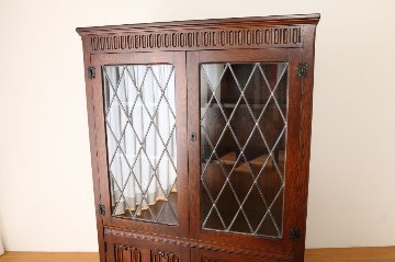 Oak leaded door bookcaseの画像
