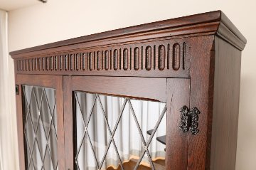 Oak leaded door bookcaseの画像