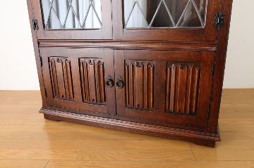 Oak leaded door bookcaseの画像