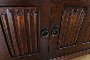 Oak leaded door bookcaseの画像