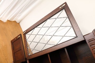 Oak leaded door bookcaseの画像