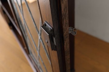 Oak leaded door bookcaseの画像