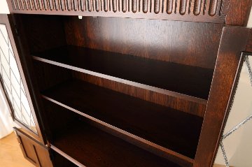 Oak leaded door bookcaseの画像