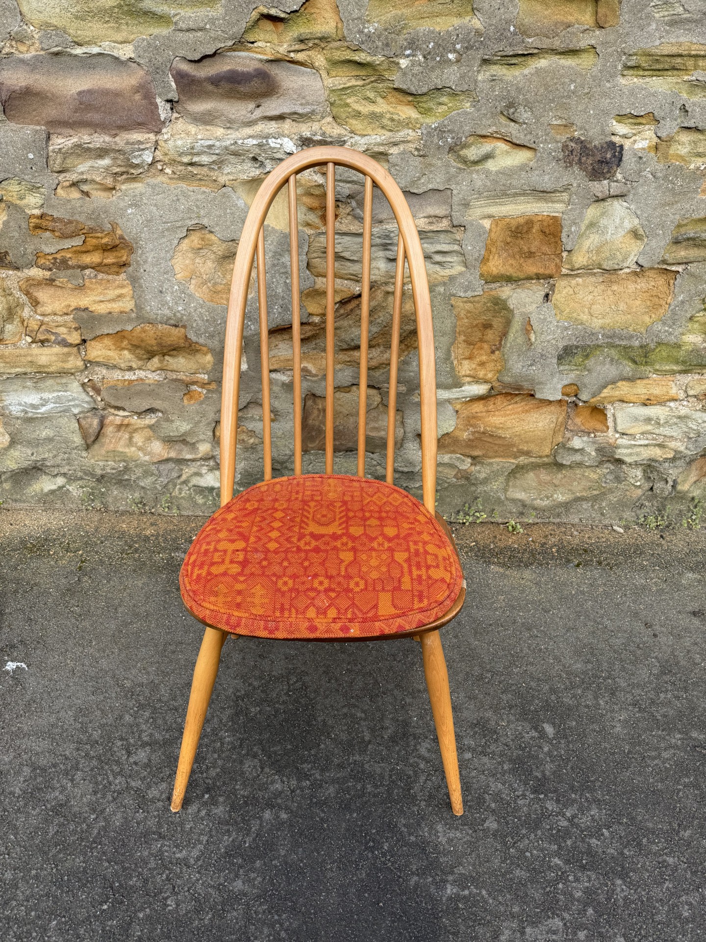 Ercol table and four chairs (4 Chairs)の画像