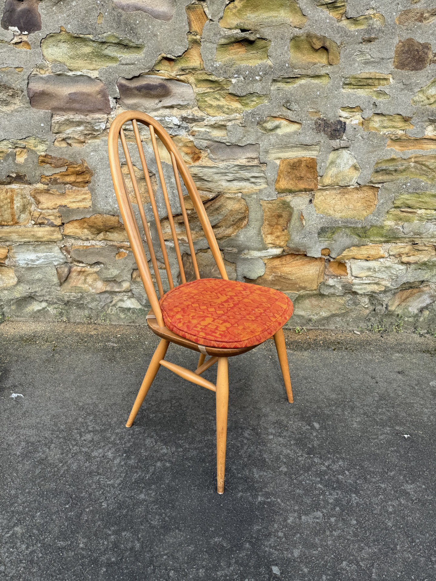 Ercol table and four chairs (4 Chairs)の画像