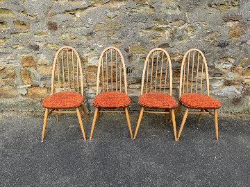 Ercol table and four chairs (4 Chairs)の画像