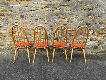 Ercol table and four chairs (4 Chairs)の画像