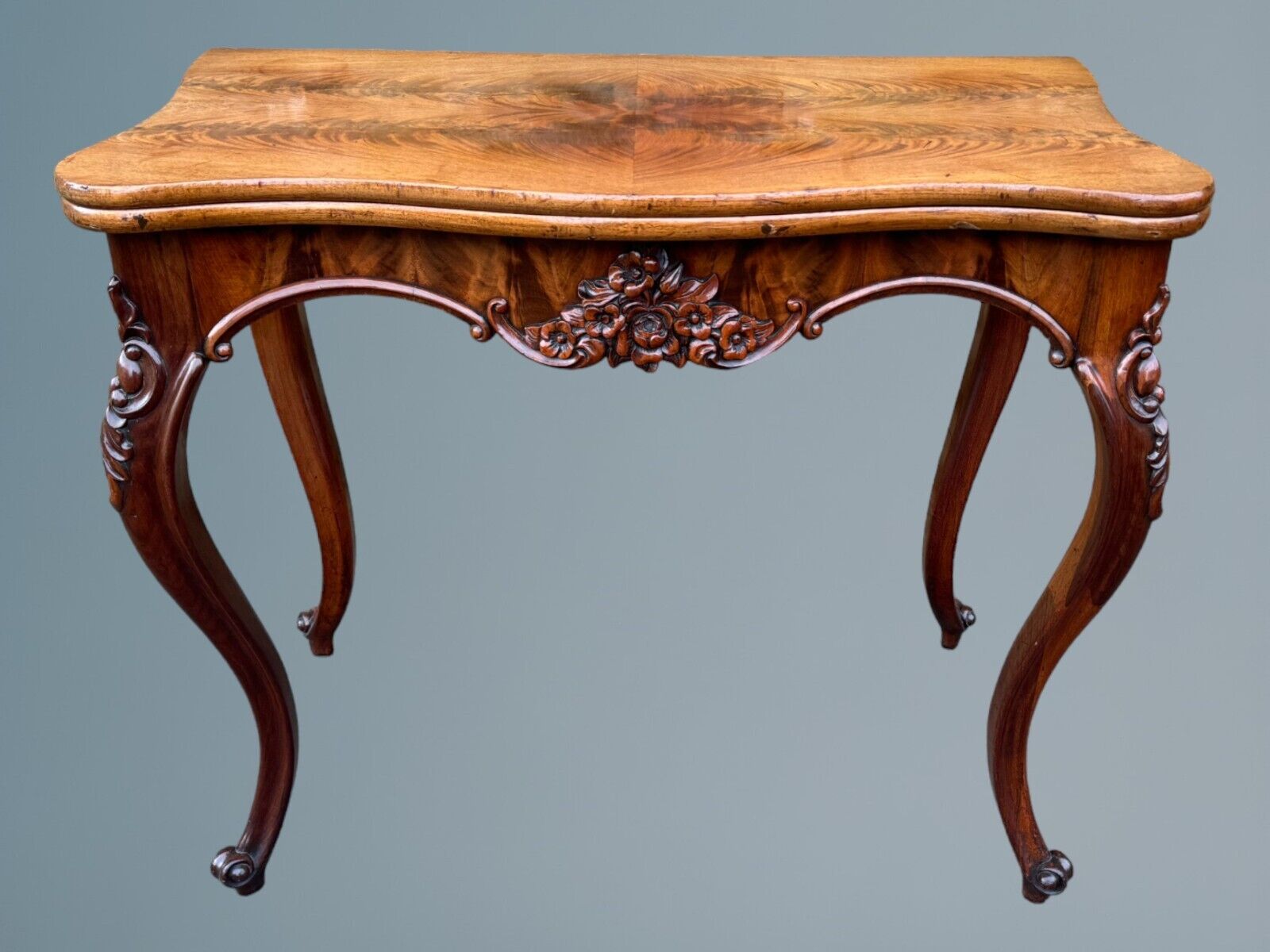 19th Century Victorian Figured Mahogany Turn Over Top Tea Table画像