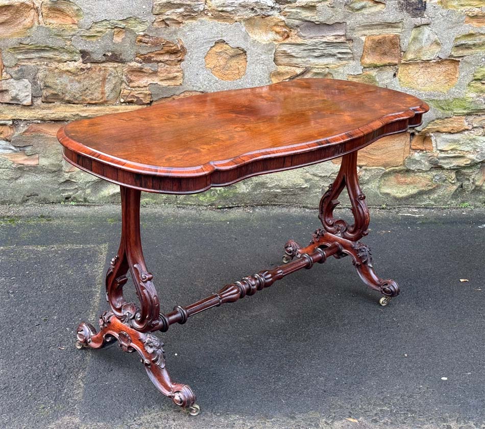 Victorian rosewood tableの画像