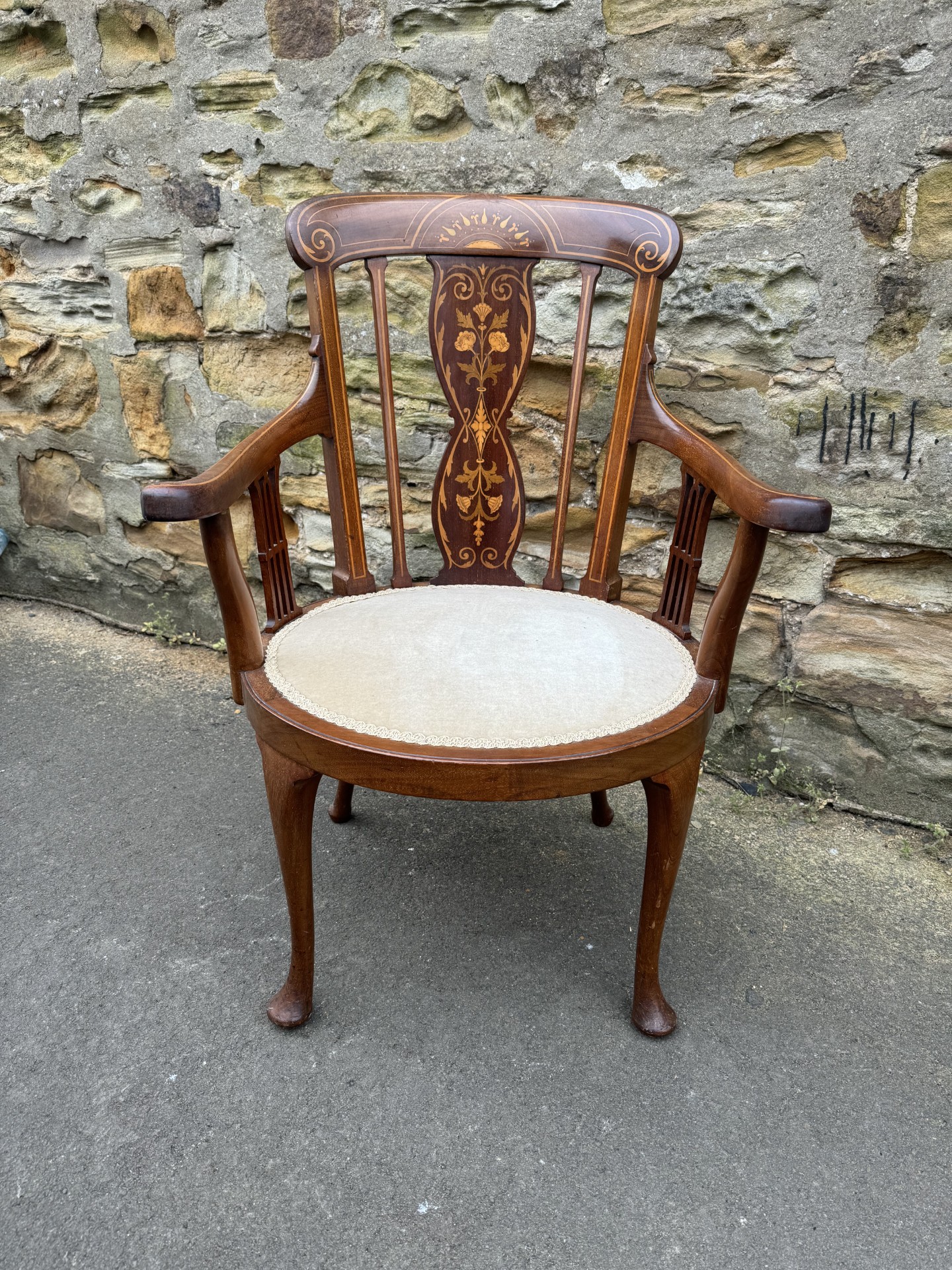 Edwardian inlaid mahogany chairの画像