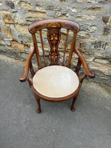 Edwardian inlaid mahogany chairの画像