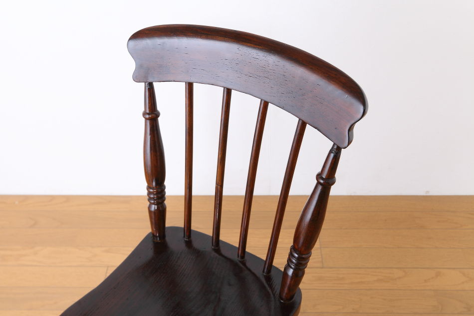 Rustic chairの画像