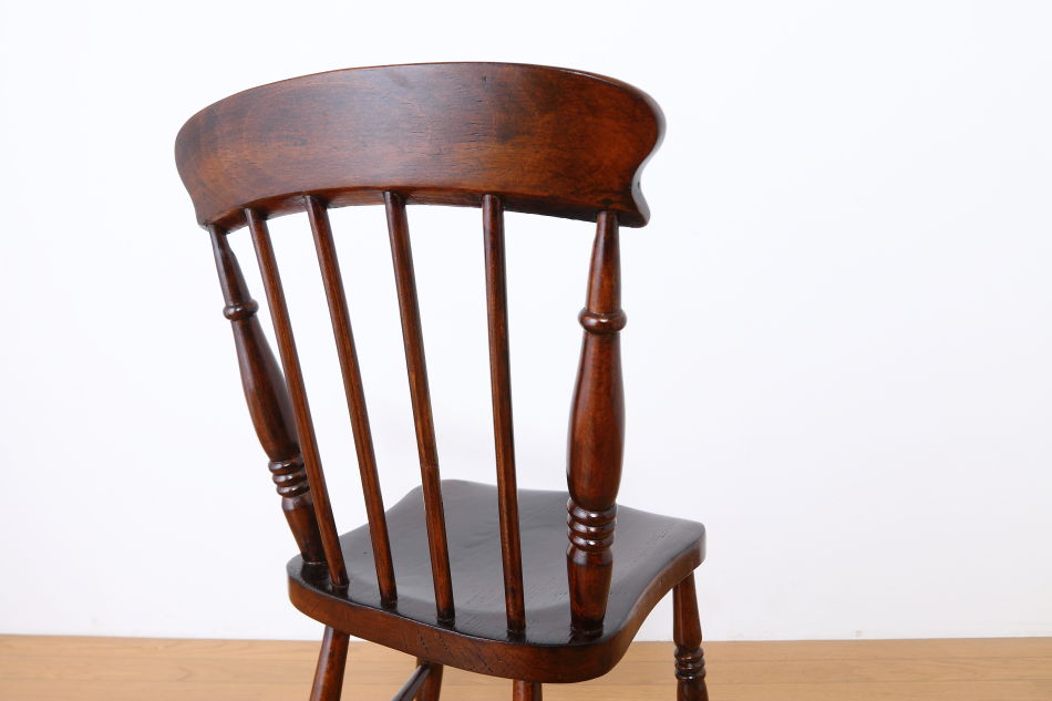 Rustic chairの画像