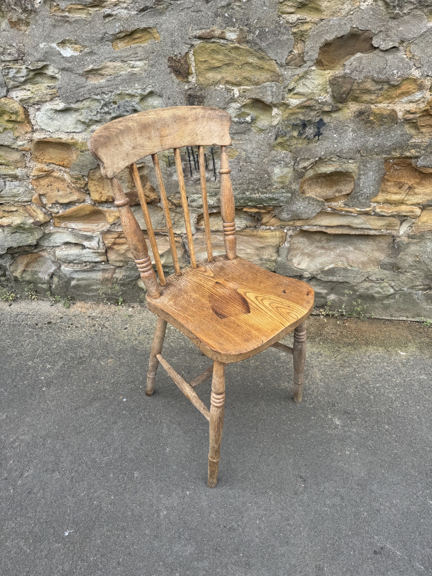 Rustic chairの画像