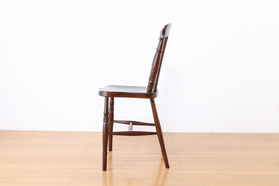 Rustic chairの画像