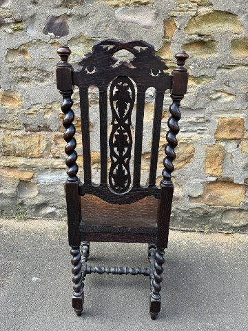 Carved chairの画像
