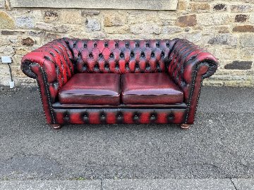 Oxblood sofaの画像