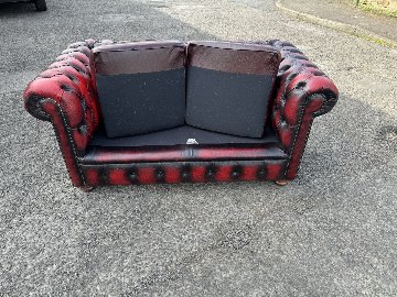 Oxblood sofaの画像