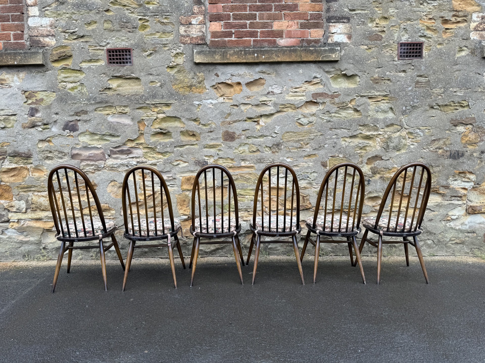 Set of 6 Ercol chairsの画像