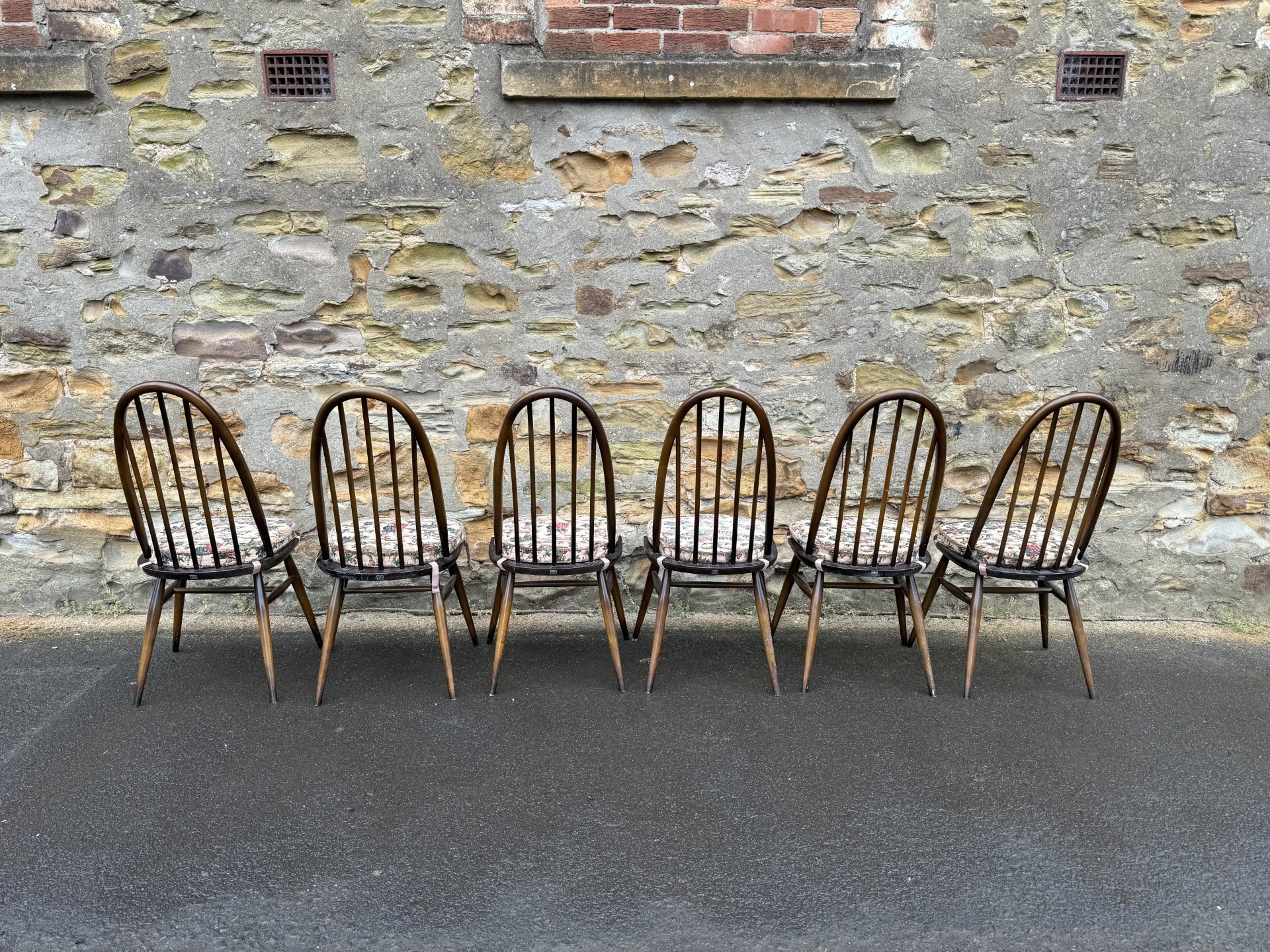 Set of 6 Ercol chairsの画像