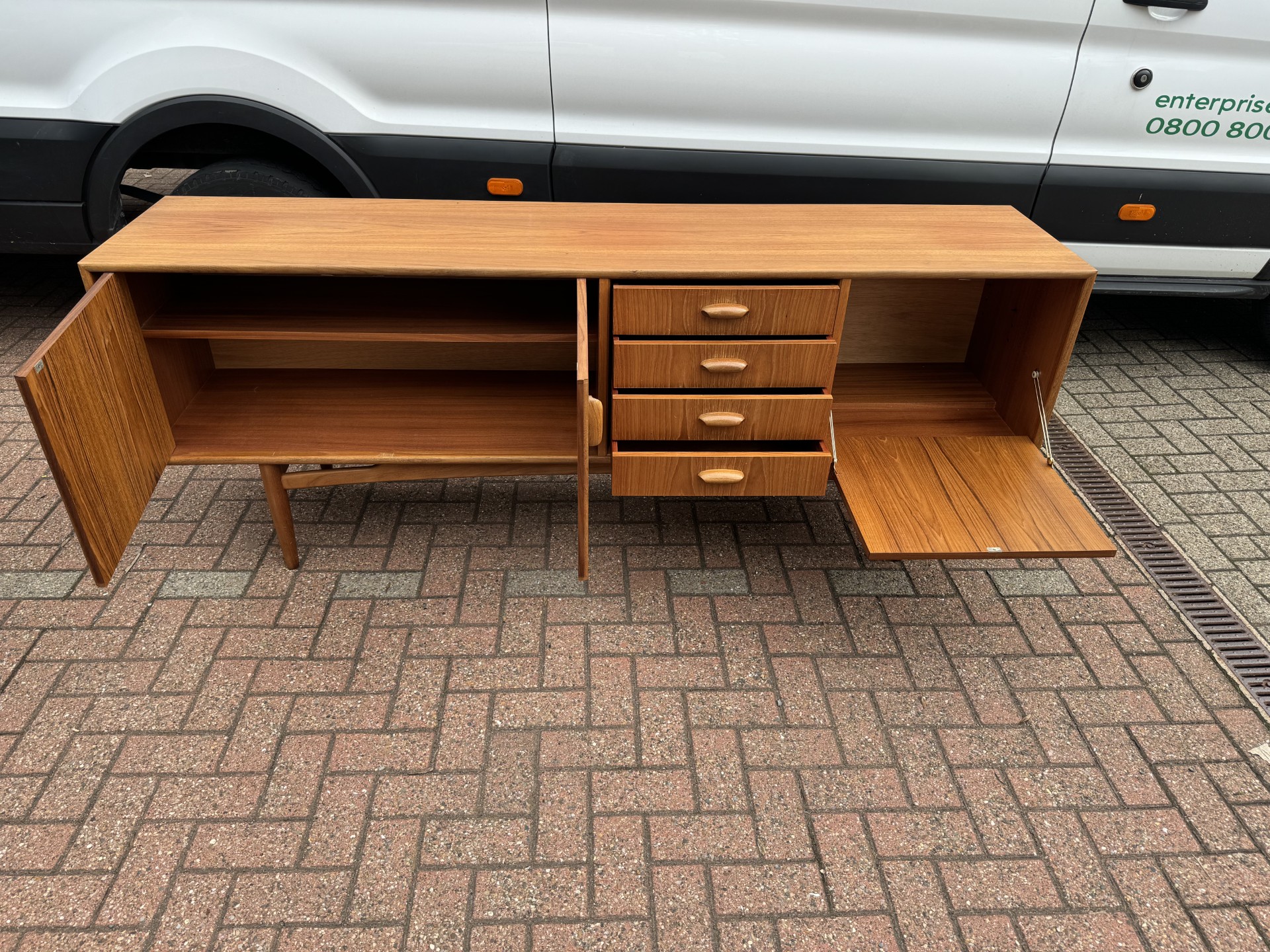 G Plan mid century dining room suite(sideboard)の画像