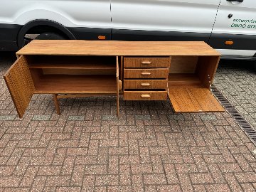 G Plan mid century dining room suite(sideboard)の画像