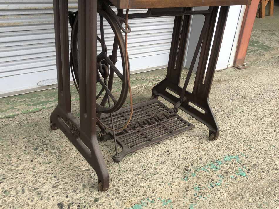 Japanese SINGER　Sewing Machine & Stoolの画像