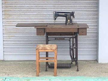 Japanese SINGER　Sewing Machine & Stoolの画像