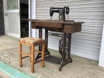 Japanese SINGER　Sewing Machine & Stoolの画像