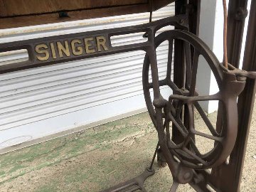 Japanese SINGER　Sewing Machine & Stoolの画像