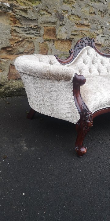 Mahogany sofa and chair (Sofa)の画像