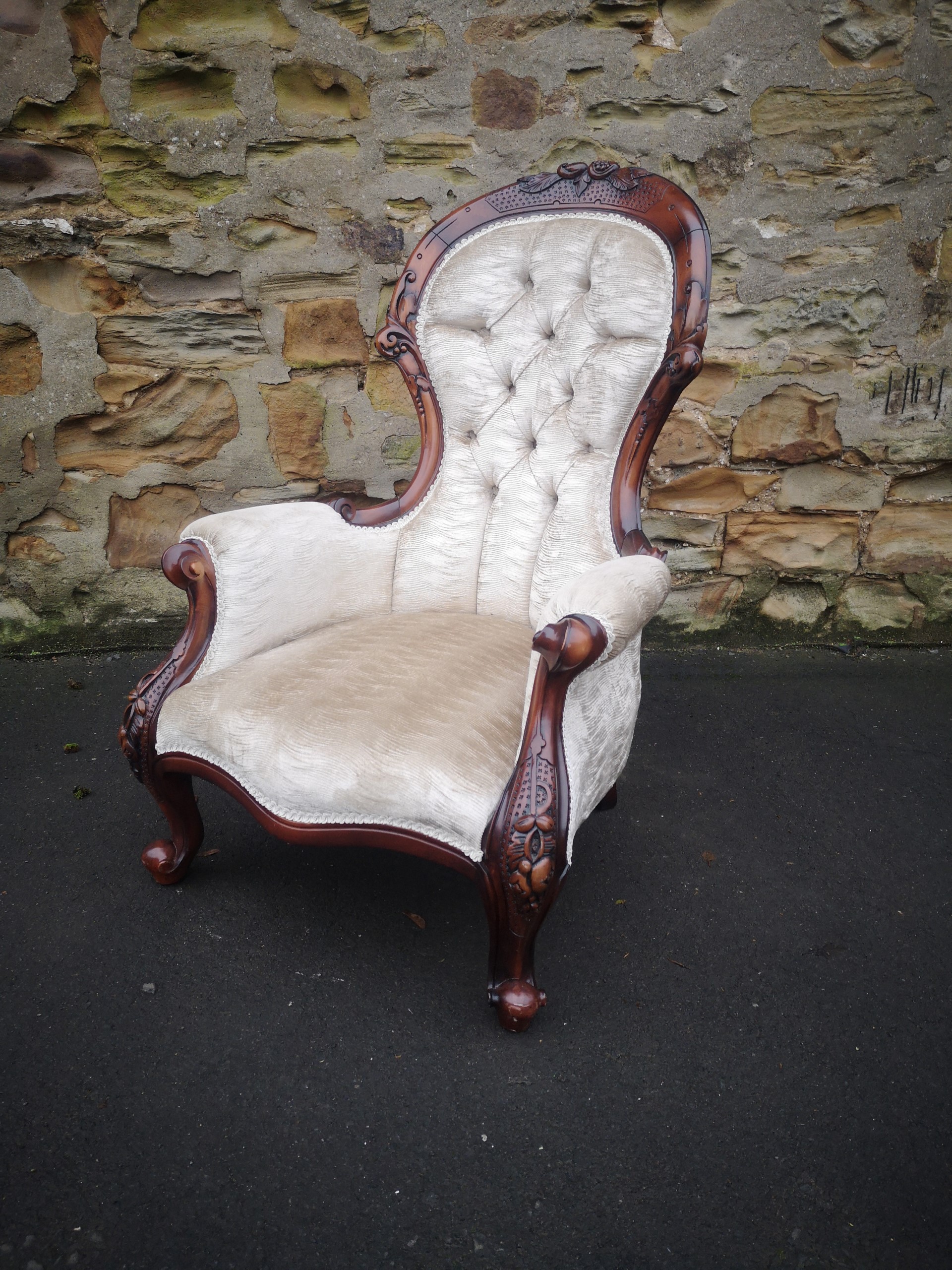 Mahogany sofa and chair (Chair)の画像