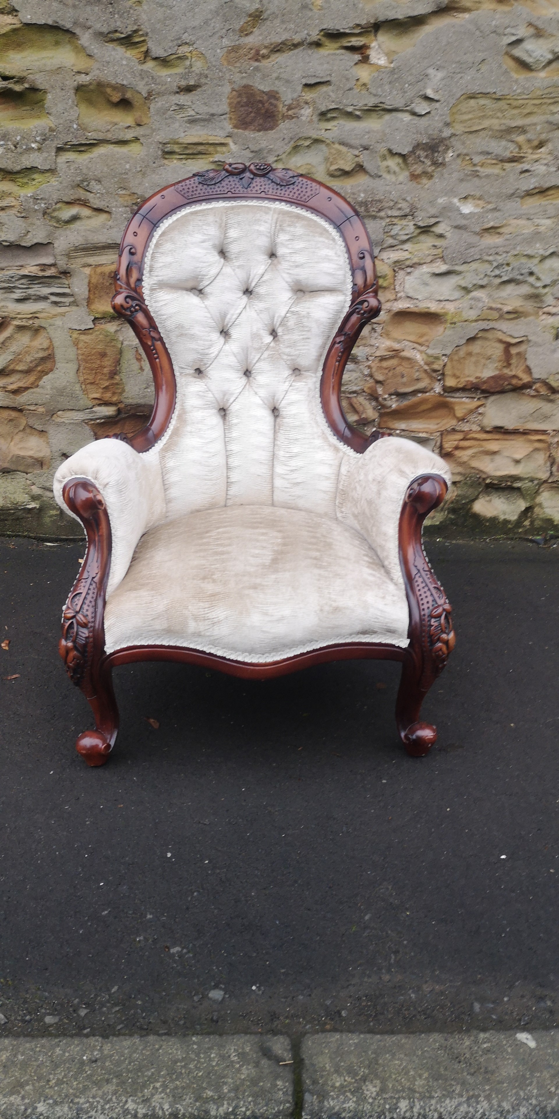 Mahogany sofa and chair (Chair)の画像