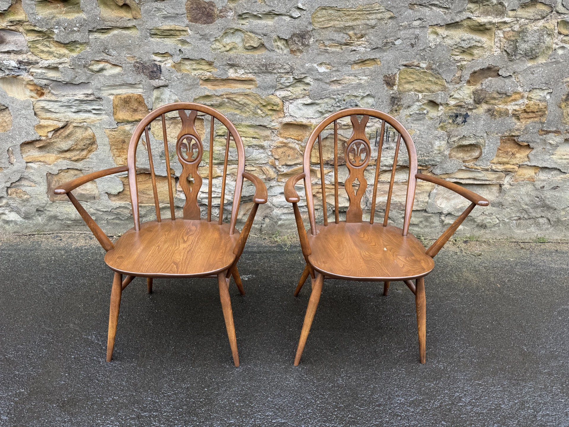 9 Ercol chairs(Pair of Ercol armchairs)の画像