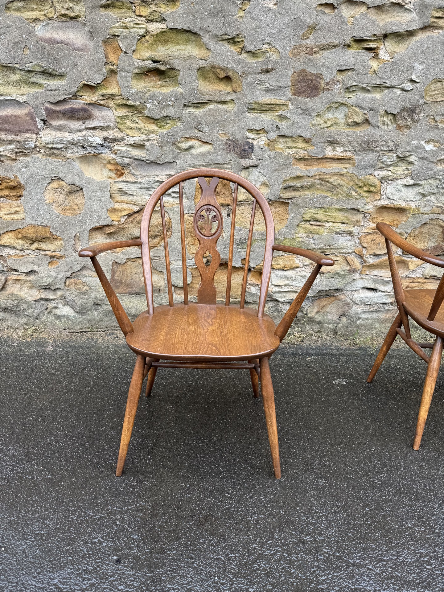 9 Ercol chairs(Pair of Ercol armchairs)の画像