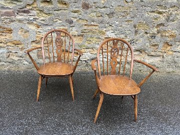 9 Ercol chairs(Pair of Ercol armchairs)の画像